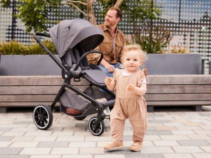 https://www.bebe9.com/media//.renditions/wysiwyg/Marque/Hauck/Poussettes_Hauck/Move_N_Care_Set_Square_-_left_422_x_316_px.jpg
