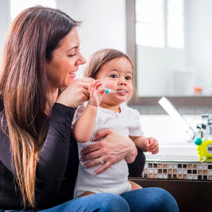 Sönik Brosse à dents sonique 2 étapes pour bébé BBLÜV, Vente en ligne de  Soin bébé