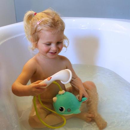 Jouets de bain Toby le bateau à jet d'eau rigolo de Bo Jungle