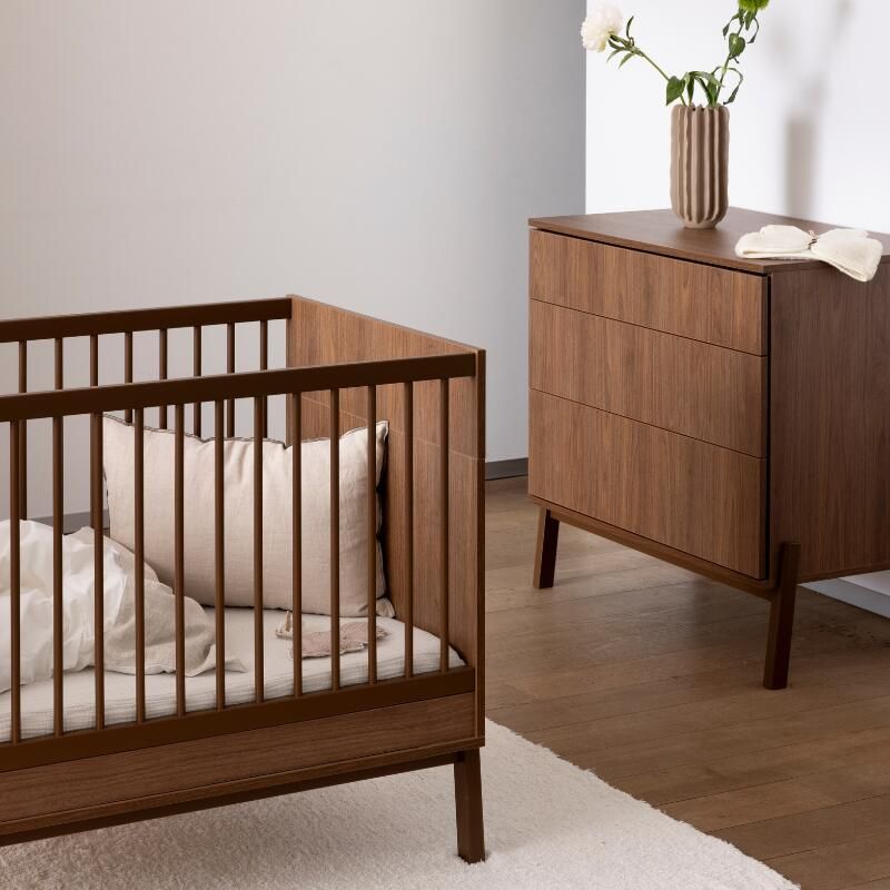 Chambre Duo Ashi Châtaignier Lit bébé évolutif 70x140cm + Commode - quax