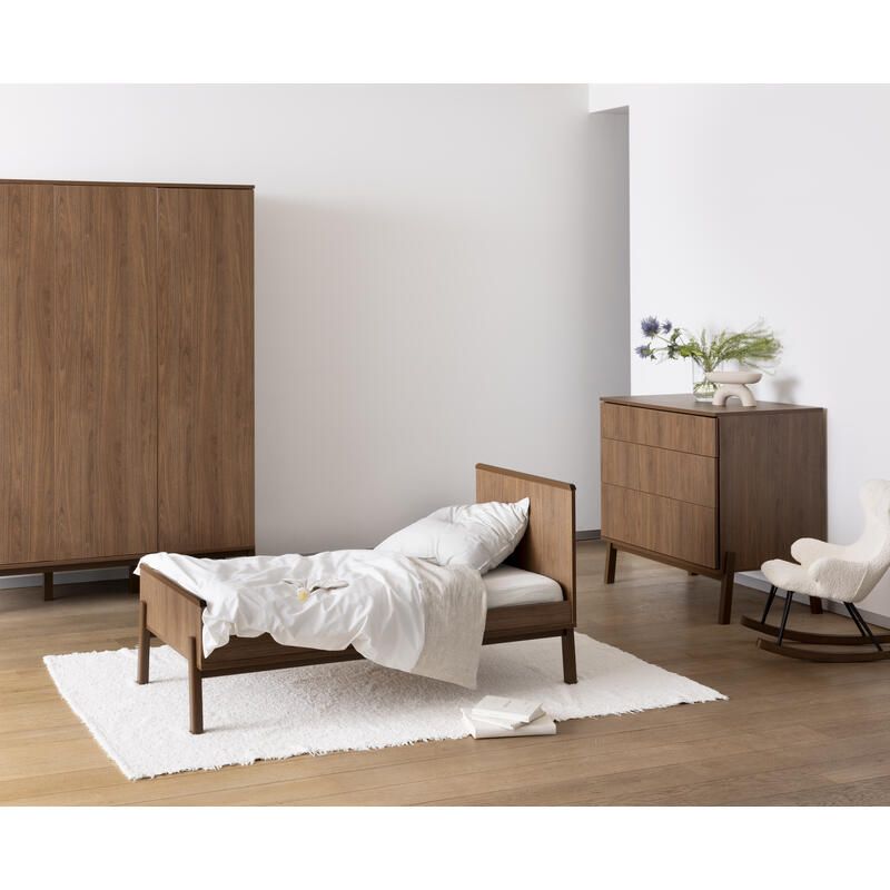 Chambre Trio Ashi Châtaignier Lit bébé évolutif 70x140cm + Commode + Armoire - quax