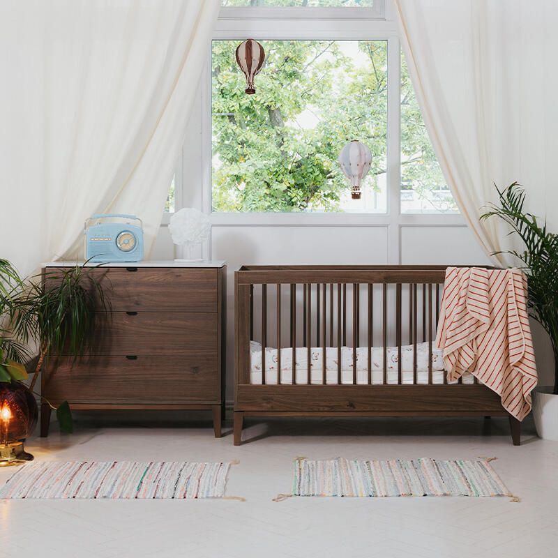 Chambre Duo Milan Noyer Lit bébé évolutif 70x140cm + Commode - nina bien